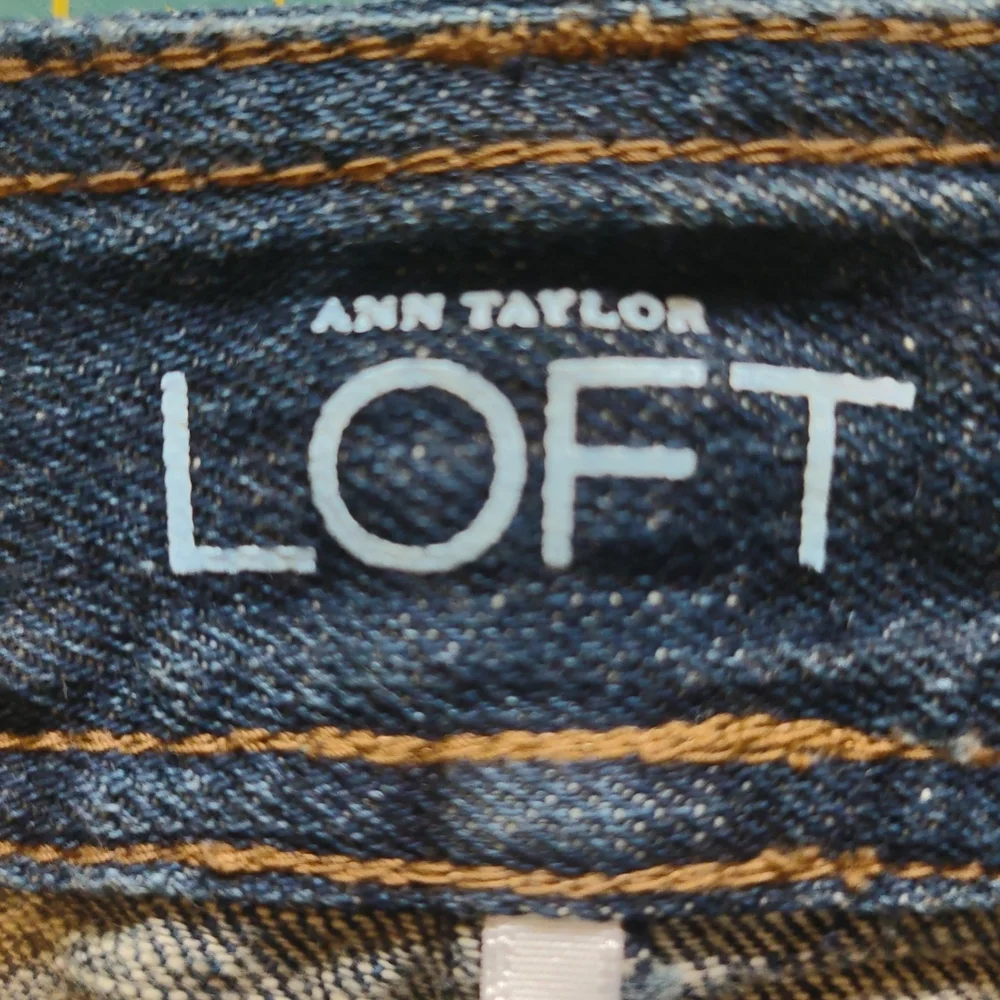 Ladies Ann Taylor LOFT Denim Mini-Skirt - Size 6 Petite - Picture 3 of 5